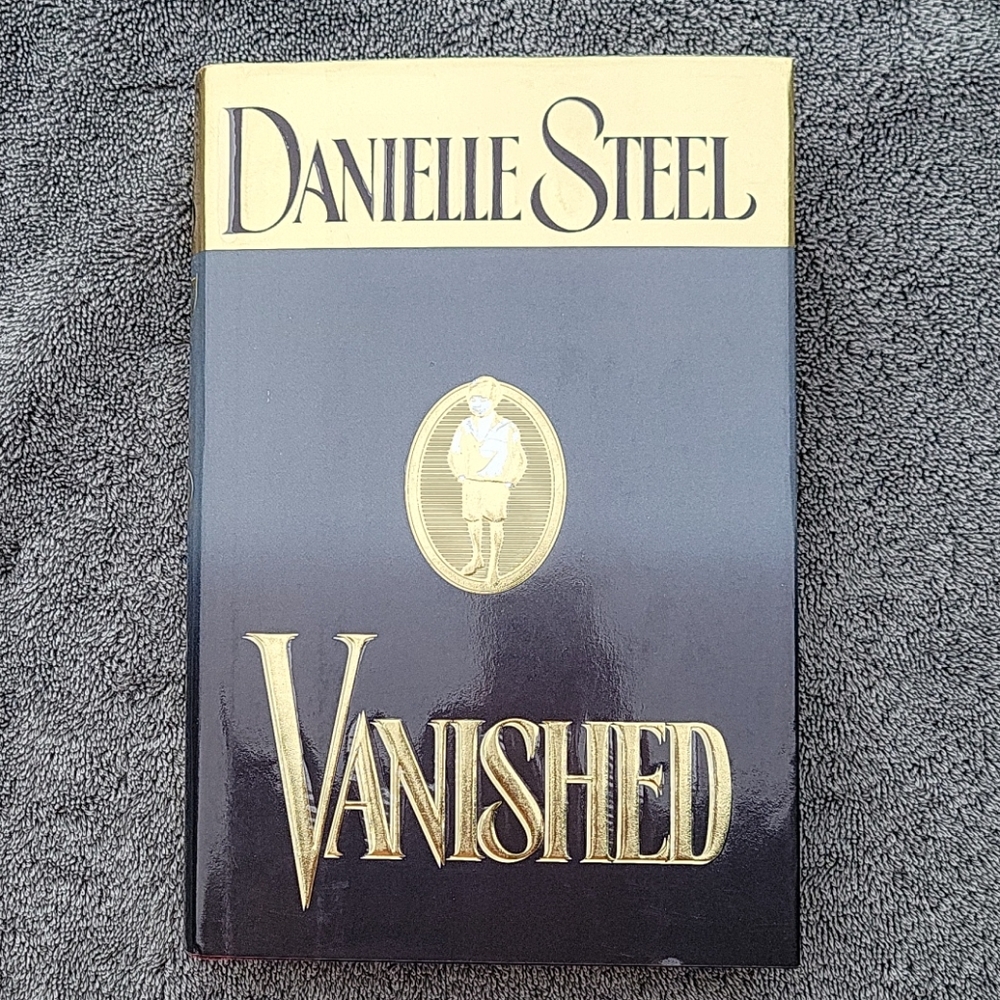 Danielle Steel Hard Cover Book "Vanished"!!!